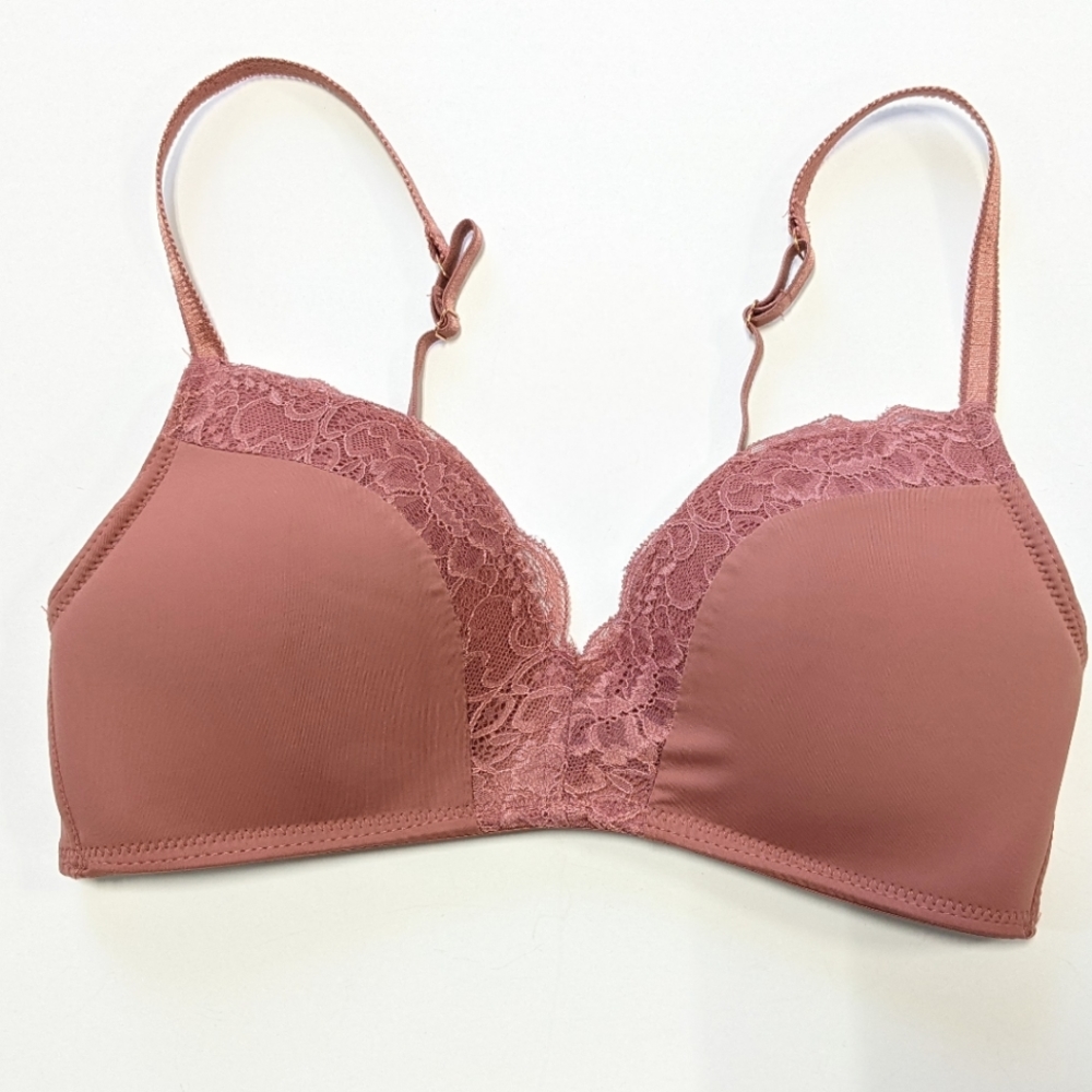 Marilyn Monroe mauve lace trim bra